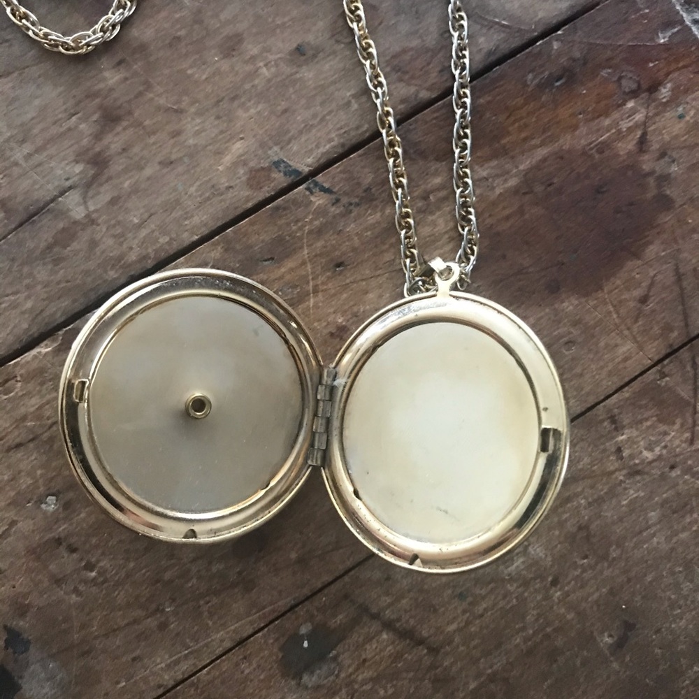Vintage locket necklace - Picture 8 of 9